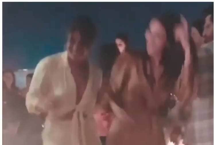 priyanka chopra dance with vaani kapoor on hrithik roshan song ghungru toot gaye