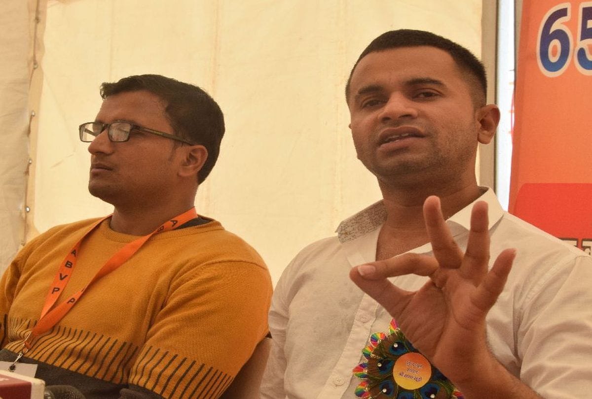 up cm yogi adityanath honours yashwantrao kelkar award to sagar reddy in agra