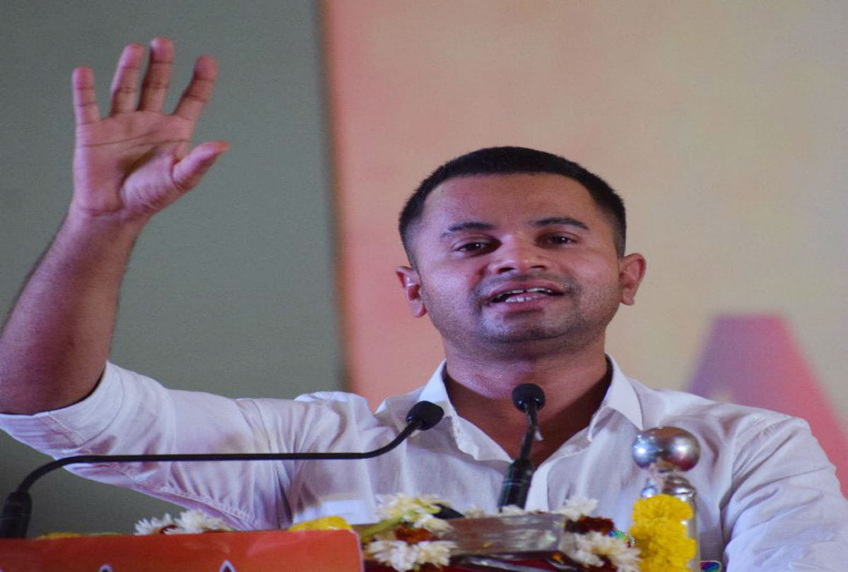 up cm yogi adityanath honours yashwantrao kelkar award to sagar reddy in agra