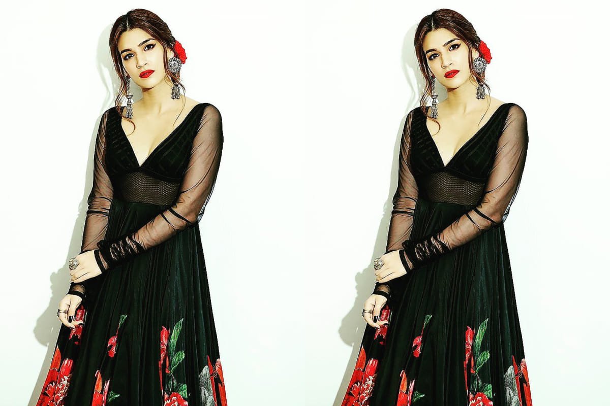 kriti sanon looks beautiful in rohit bal's black chanderi anarkali