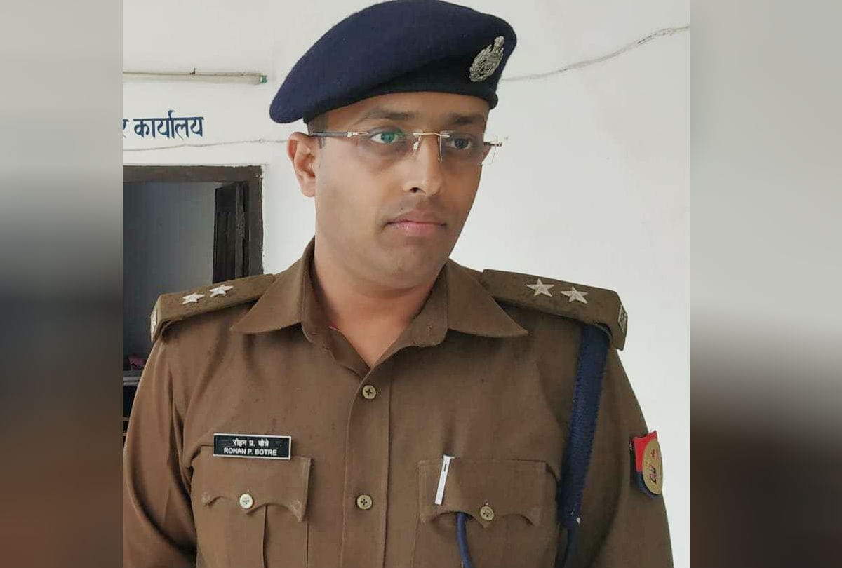 UP Police Constable drive e-rickshaw to arrested pickpocket in agra