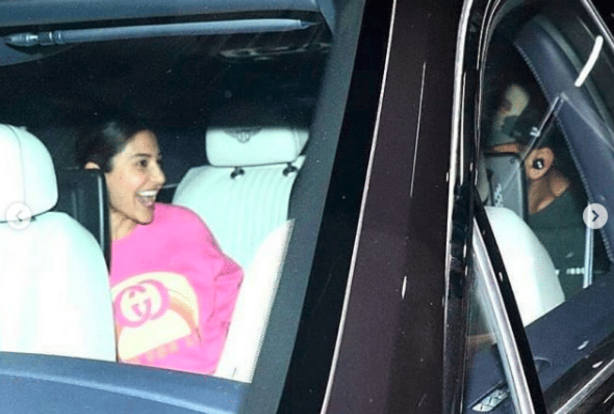 Anushka Sharma welcome to virat kohli after won test match against bangladesh