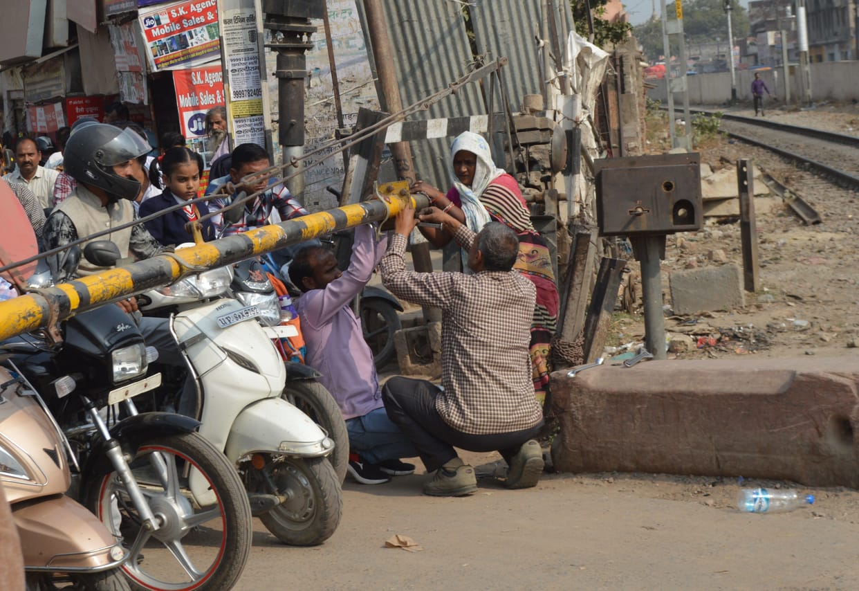problem occure in talab chauraha fatak .