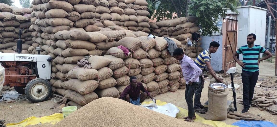 Farmers stranded by selling paddy, payment is not being made