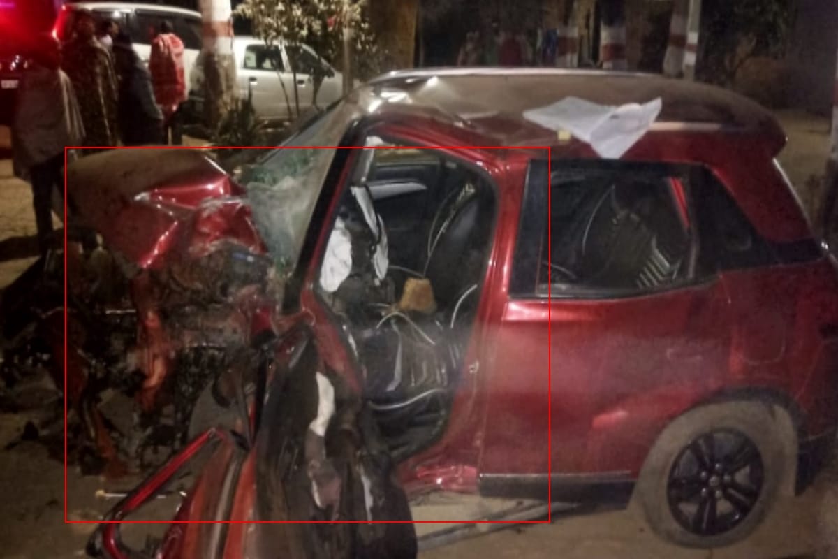 two died three injured after an  Uncontrolled high speed car hit the tree in bijnor