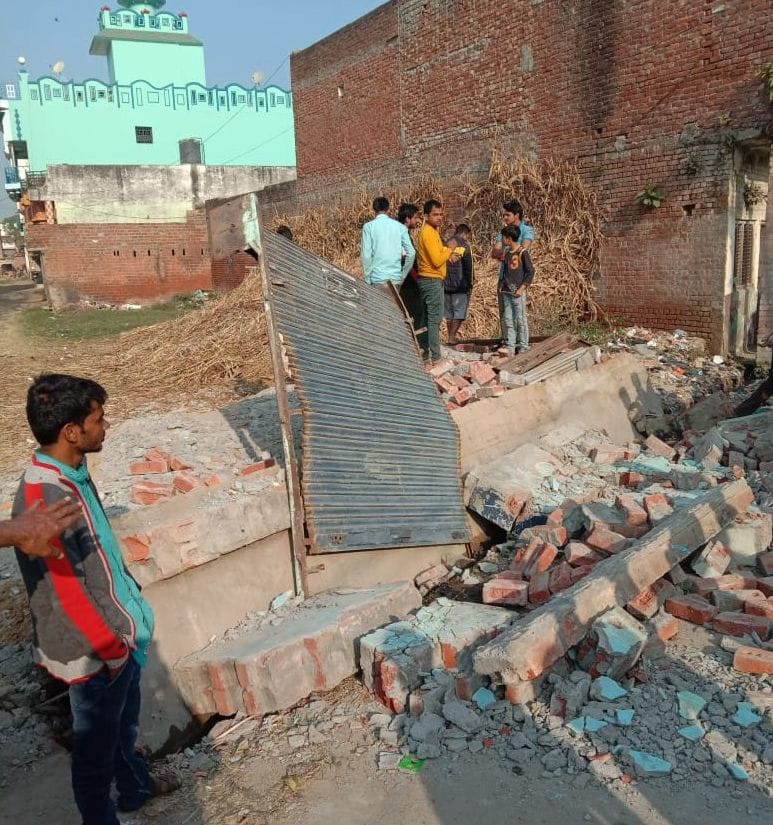 three injured in fall wall in sambhal
