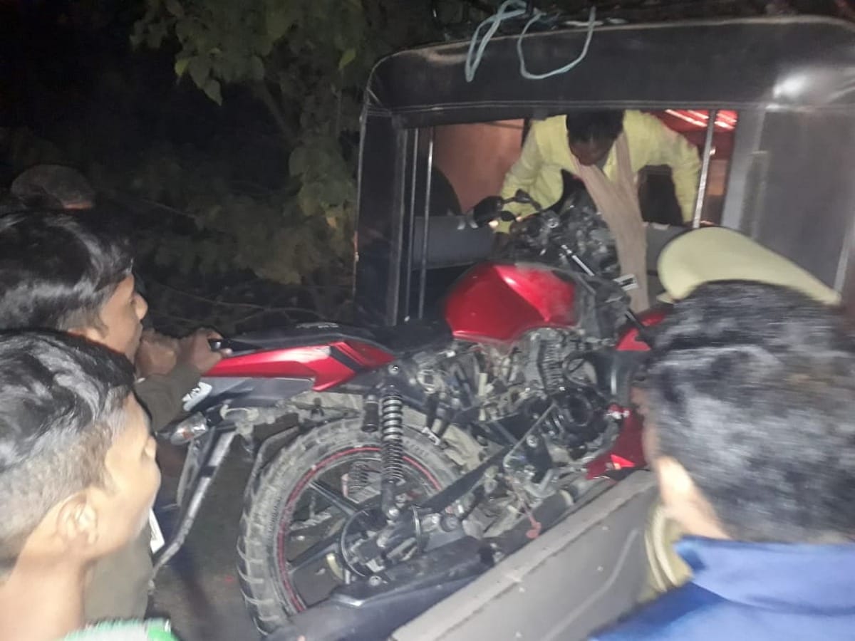 Three people died in tractor bike collision in sikandarpur ballia