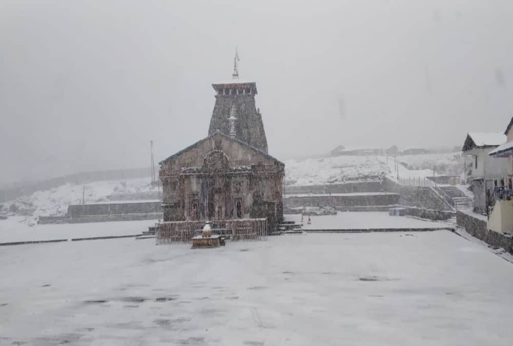 Snowfall in uttarakhand hilly area today, photos