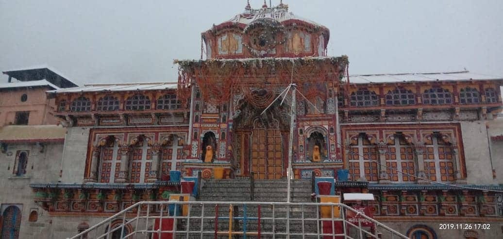 Snowfall in char dham and Munsiyari hilly Area see Awesome photos