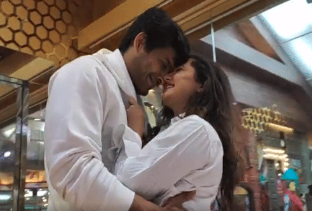 bigg boss 13 rashmi desai discussing about kissing scene with sidharth shukla