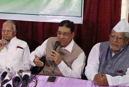 Congress leaders says Priyanka Gandhi can not expel us.