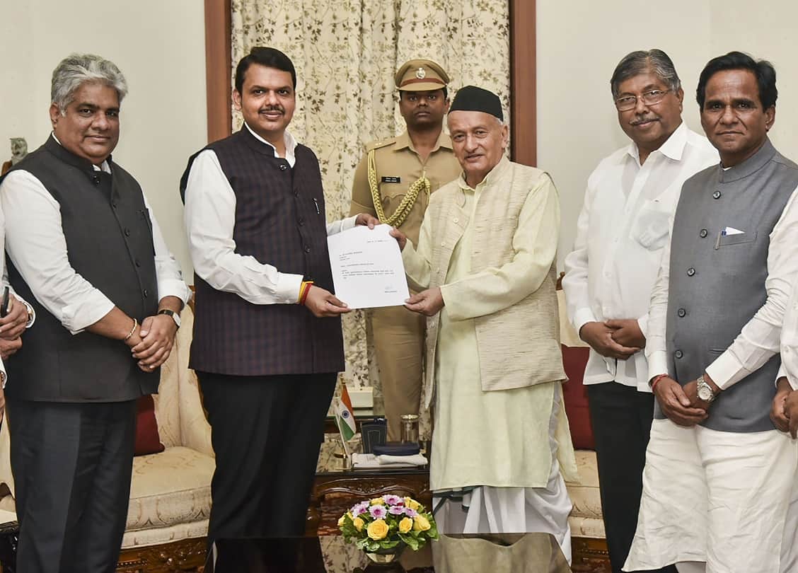 Devendra Fadnavis Deputy CM know everything about BJPs Chanakya in Maharashtra Amruta Fadnavis details news in hindi