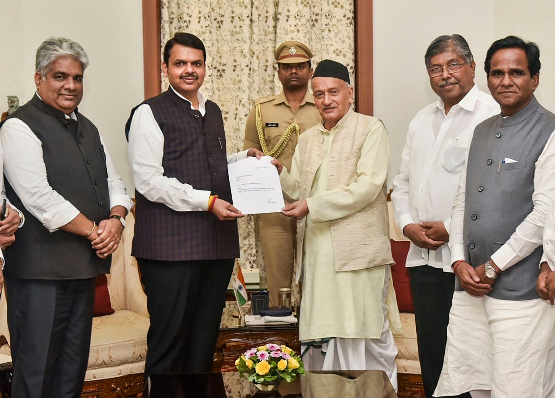 Devendra Fadnavis Deputy CM know everything about BJPs Chanakya in Maharashtra Amruta Fadnavis details news in hindi