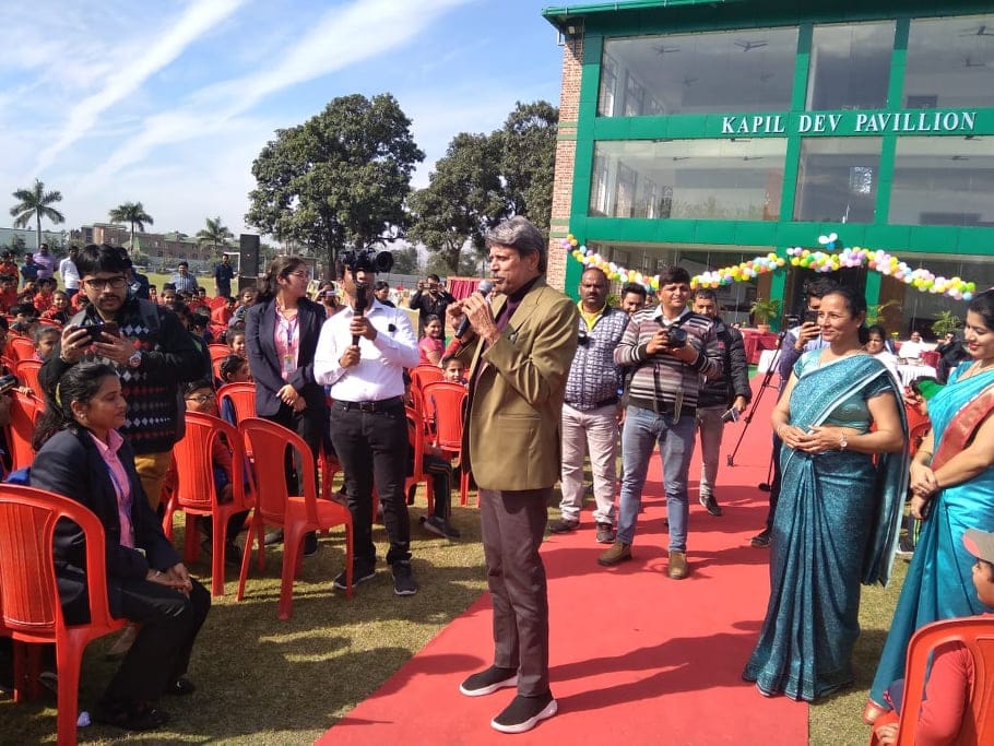 International cricketer kapil dev Give Suggestions to students for Autograph in rudrapur