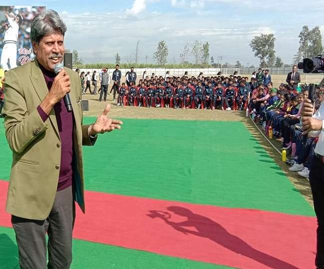 International cricketer kapil dev Give Suggestions to students for Autograph in rudrapur