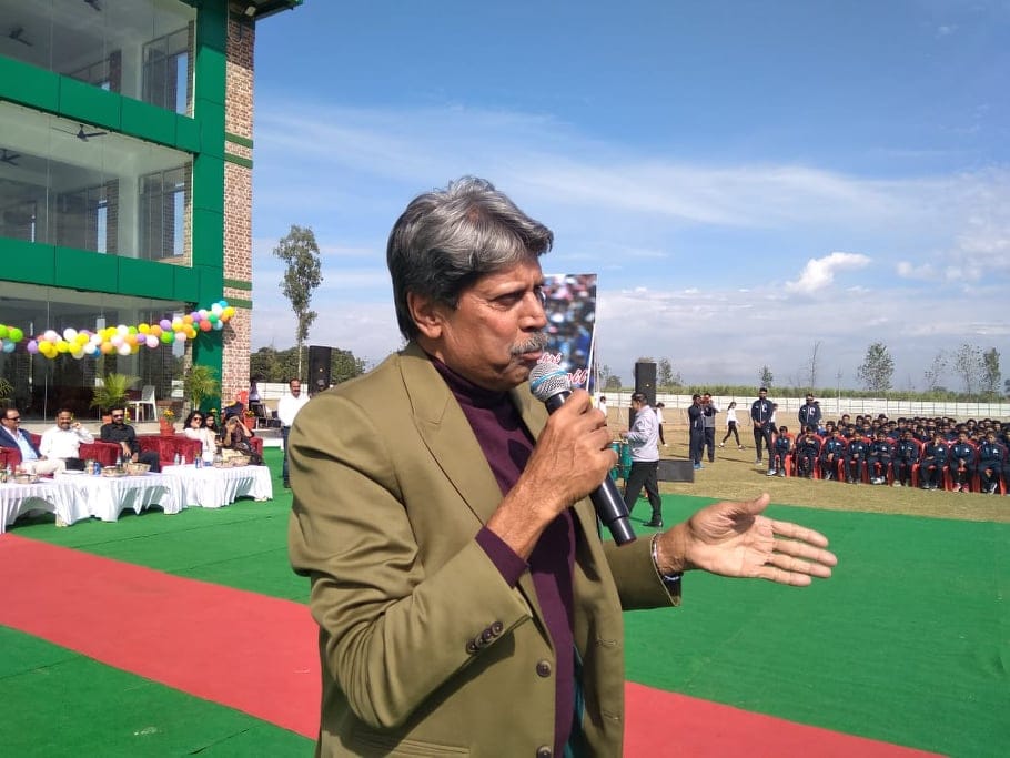 International cricketer kapil dev Give Suggestions to students for Autograph in rudrapur