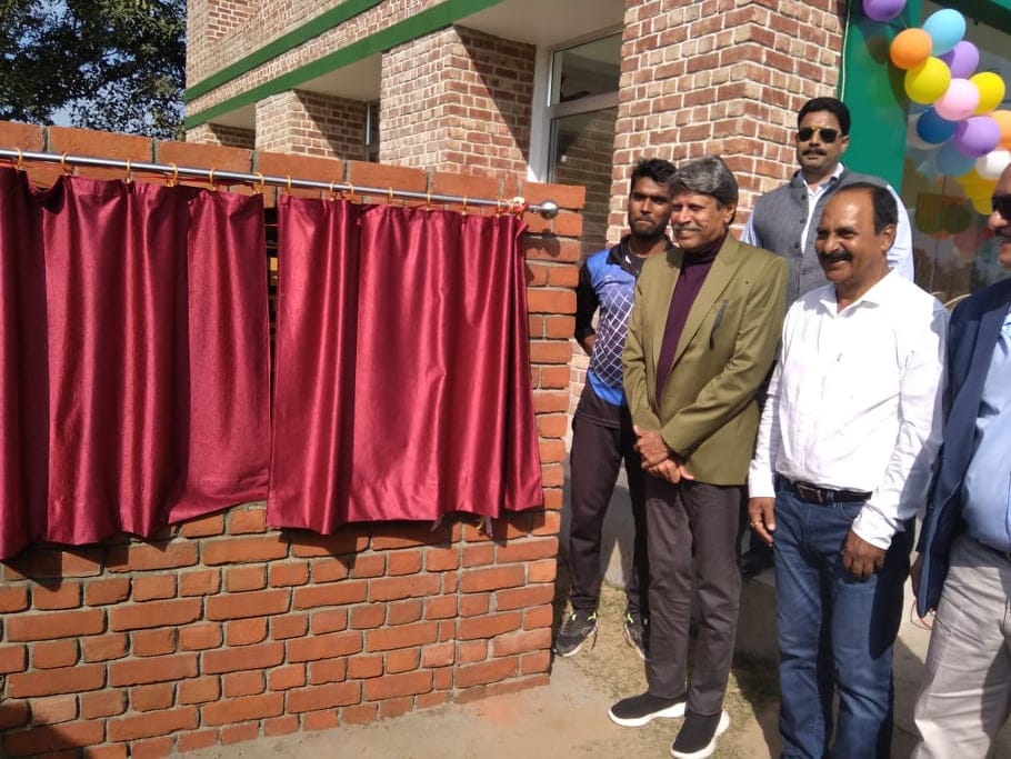 International cricketer kapil dev Give Suggestions to students for Autograph in rudrapur