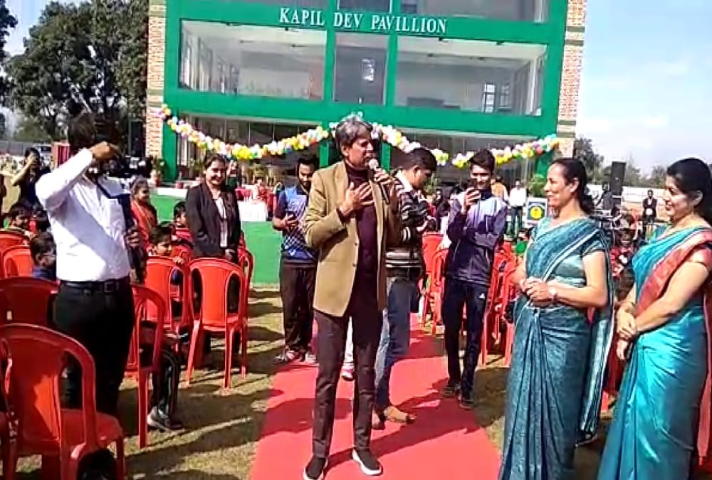 International cricketer kapil dev Give Suggestions to students for Autograph in rudrapur
