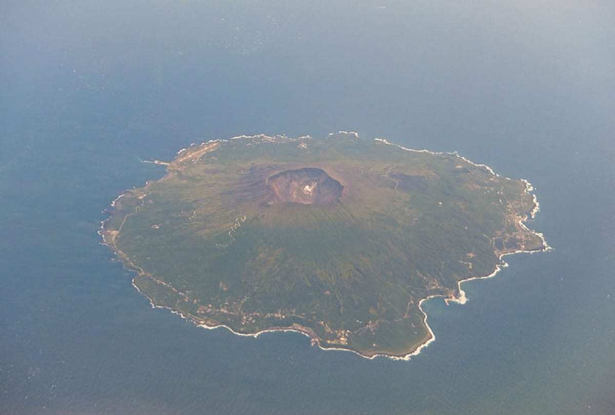 Most dangerous islands in the world Where going is quite risky
