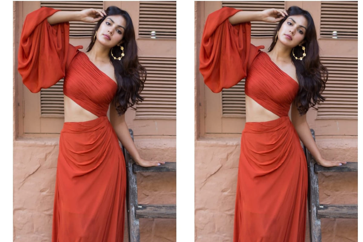 sushant singh rajput rumoured girlfriend rhea chakraborty sassy look in one shoulder red dress