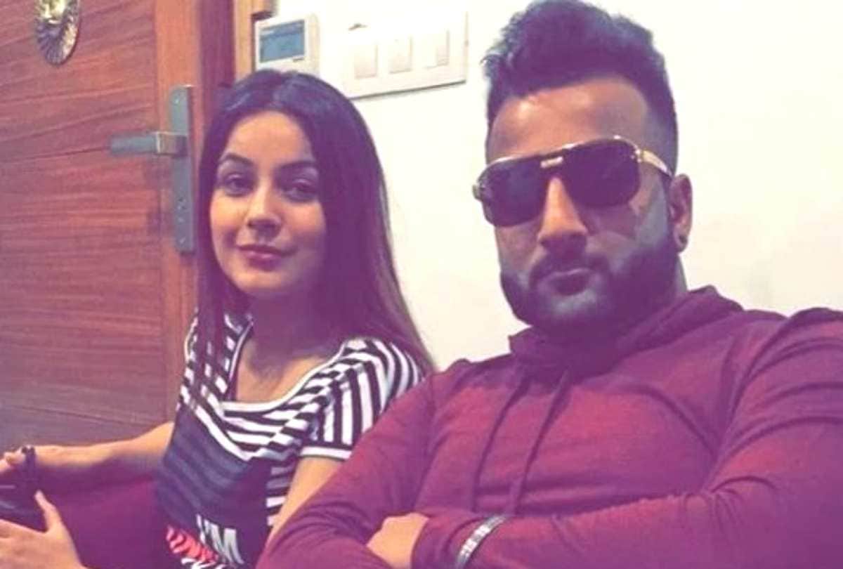 bigg boss 13 shehnaz gill brother talk about siddharth and paras