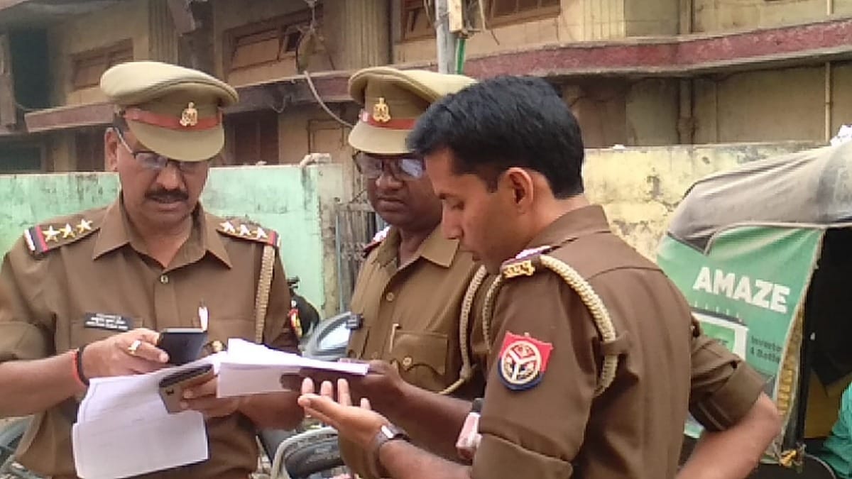 Husband escaped after murder his wife in sigra varanasi