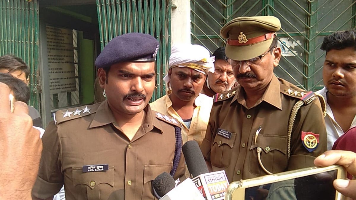 Husband escaped after murder his wife in sigra varanasi