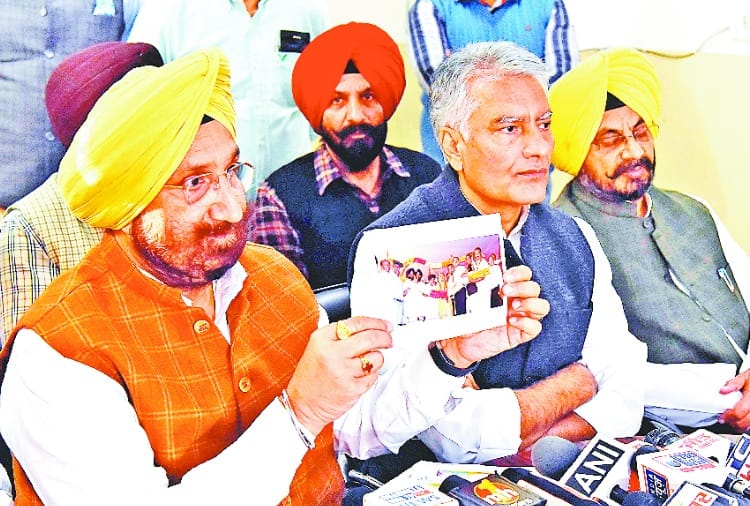 Cabinet Minister Sukhjinder Randhawa Press Conference in Case of Formar Akali Sarpanch Murder