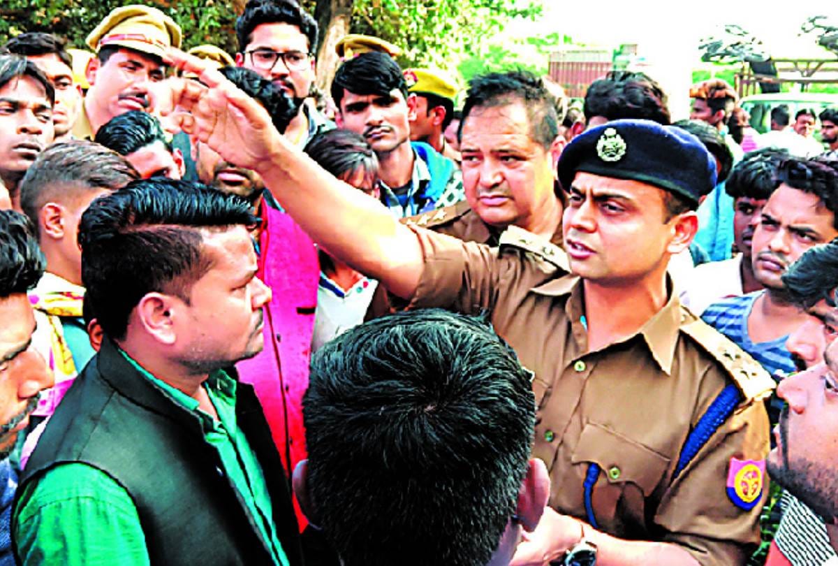 old lady died and her son-in-law injured in an accident in lucknow
