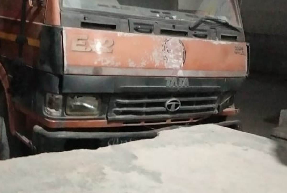 one labour died and another injured in an accident in lucknow