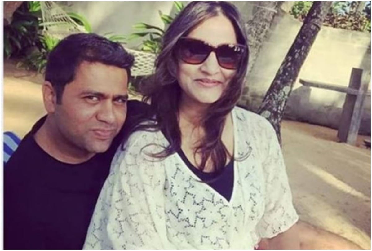 Romantic and Glamours photos of Indian cricketers wives you must see