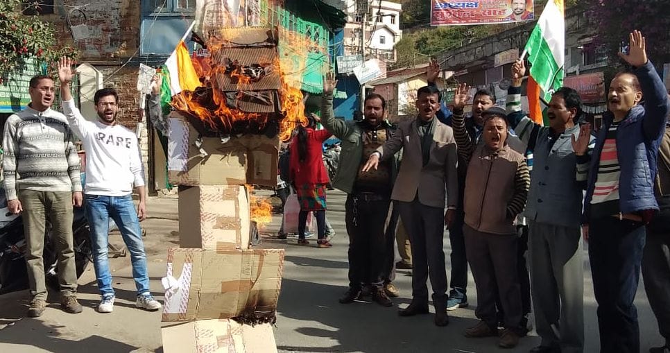 Congressmen burnt effigy of government, CM and transport minister