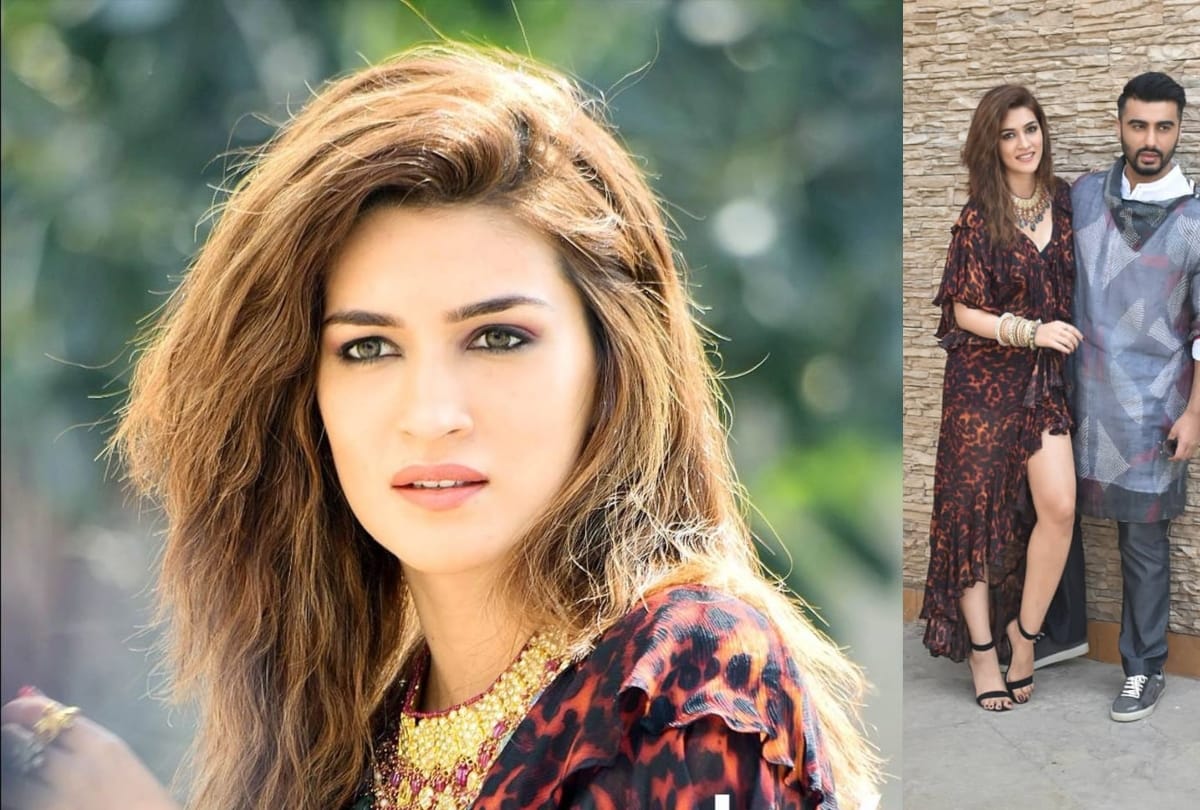 kriti sanon in heavy jewellery with thigh high gown
