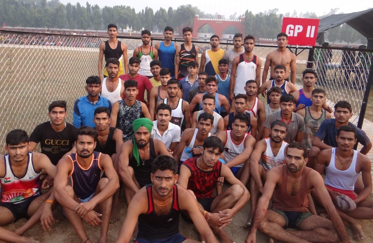Sambhal's 438 youngsters pass in the race.