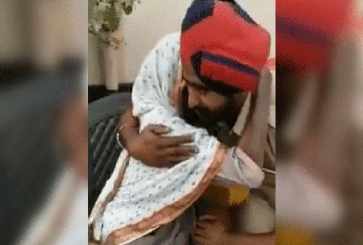 viral video punjab policeman comforts elderly woman drwas promise