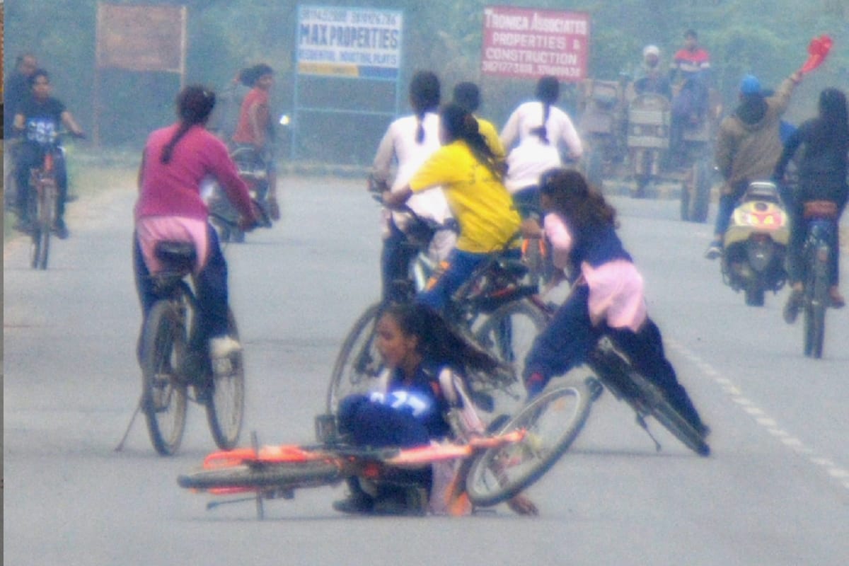 Girl students got injured in Cycle Race organized on Samvidhan divas in Baghpat
