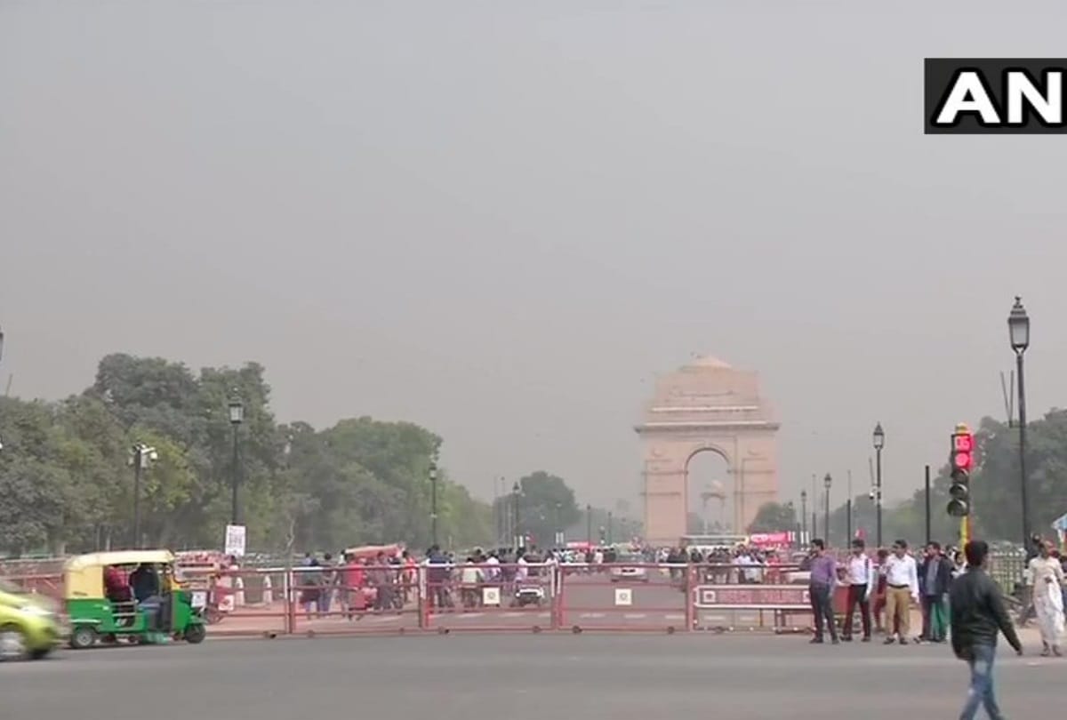 delhi ncr weather changes rains lashes in some parts mercury dips pollution at moderate level