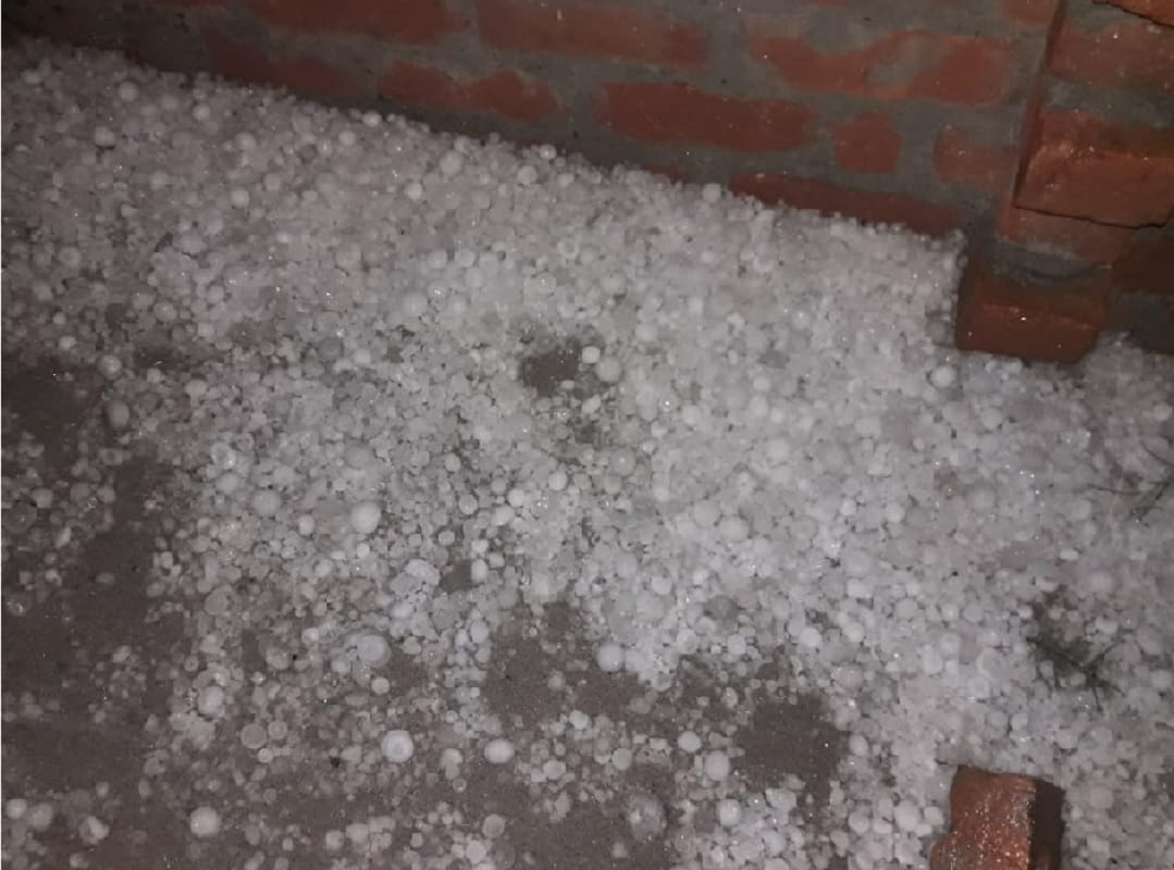 Gajraula: Hailstorm with rains and thunderstorms, sudden change of weather