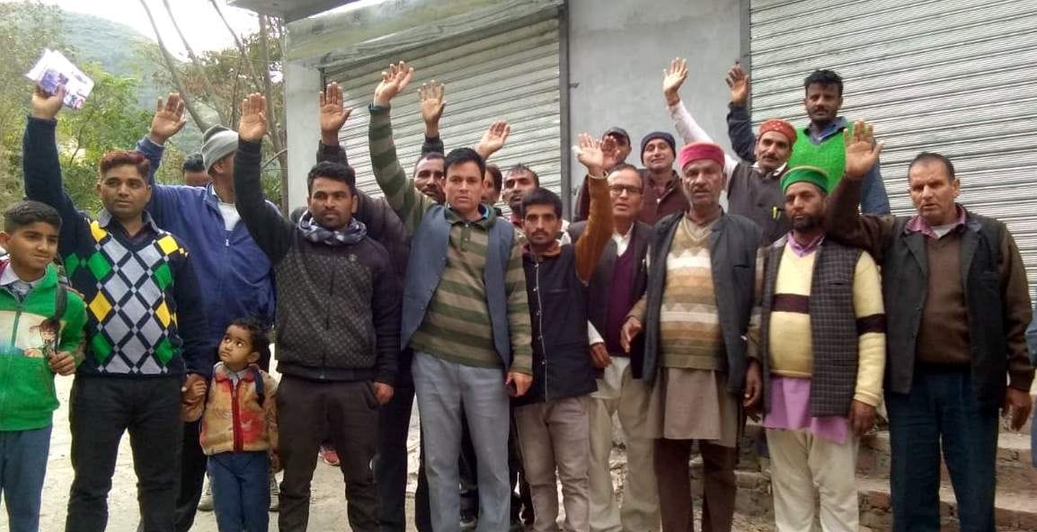 Charges of irregularity in pipe distribution, demonstration of tenants