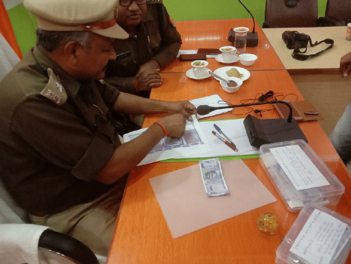 Police arrested two people to make fake indian currency in jaunpur