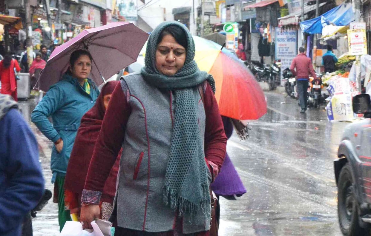 weather solan cold rain