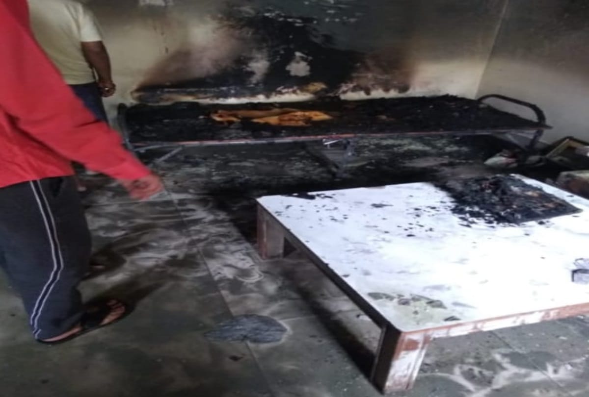 ghaziabad laptop in sleep mode catch fire spread in flat engineer save life standing between pillars