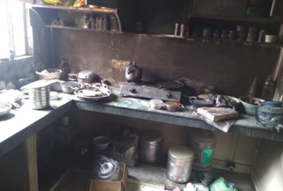 ghaziabad laptop in sleep mode catch fire spread in flat engineer save life standing between pillars