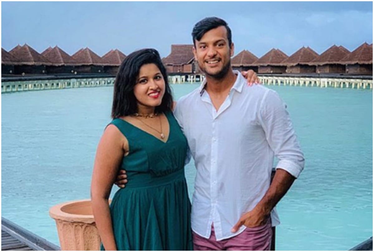 Romantic and Glamours photos of Indian cricketers wives you must see