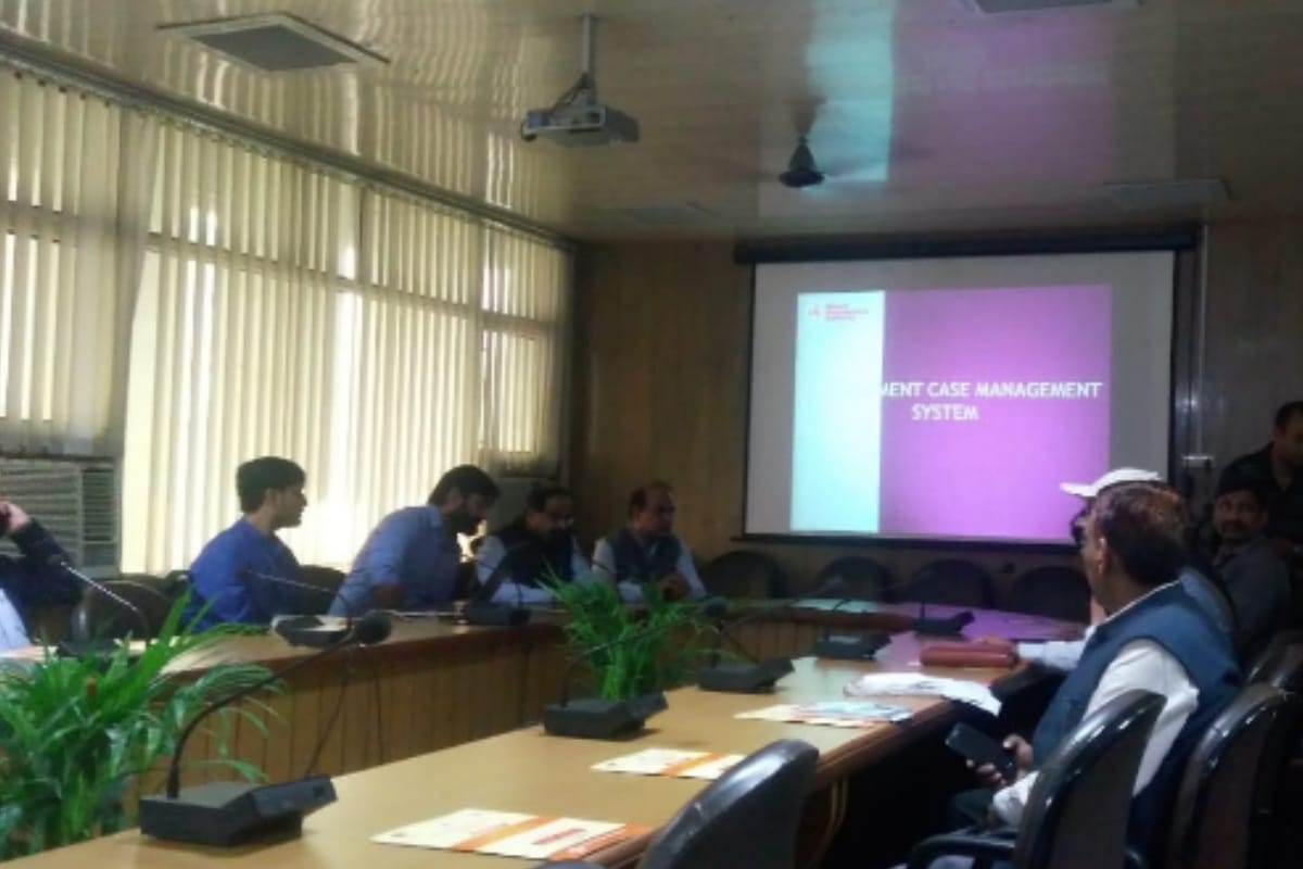 Commissioner Anita C. Meshram launches MDA mobile app in Meerut