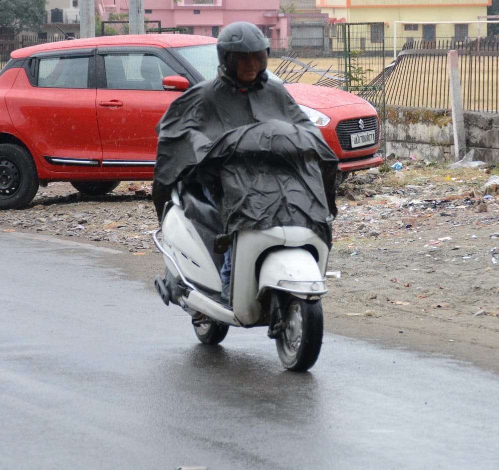 rain in Delhi-NCR pollution very bad flight cancels weather report