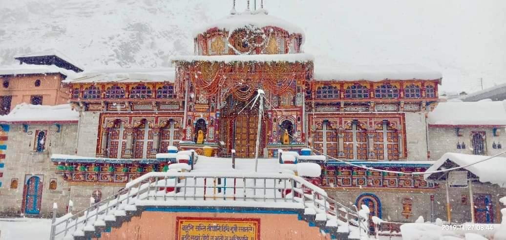 Badri-Kedardham covered with snow white sheet photos