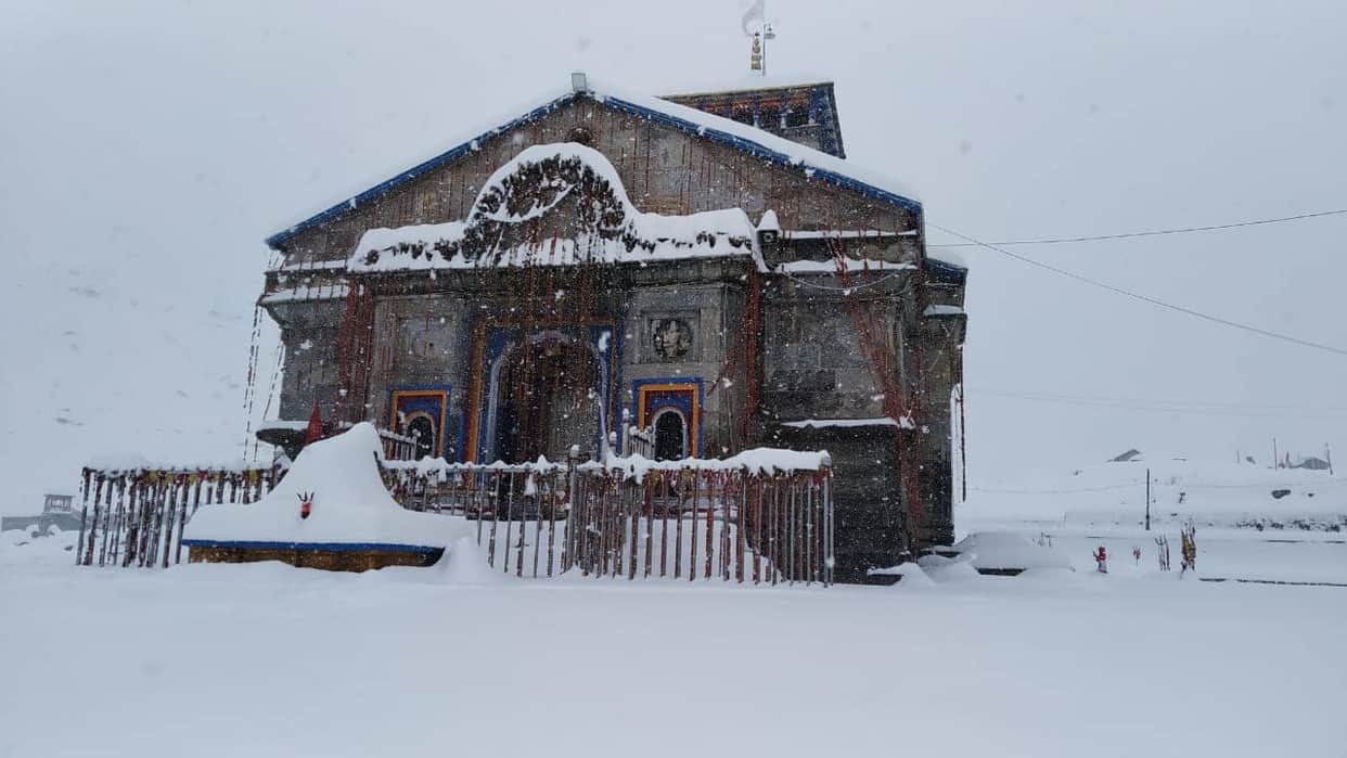 Badri-Kedardham covered with snow white sheet photos