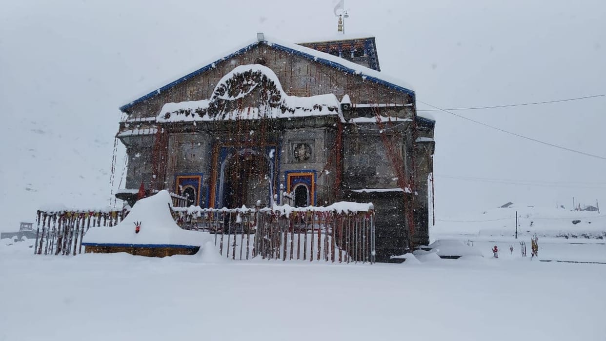 Badri-Kedardham covered with snow white sheet photos