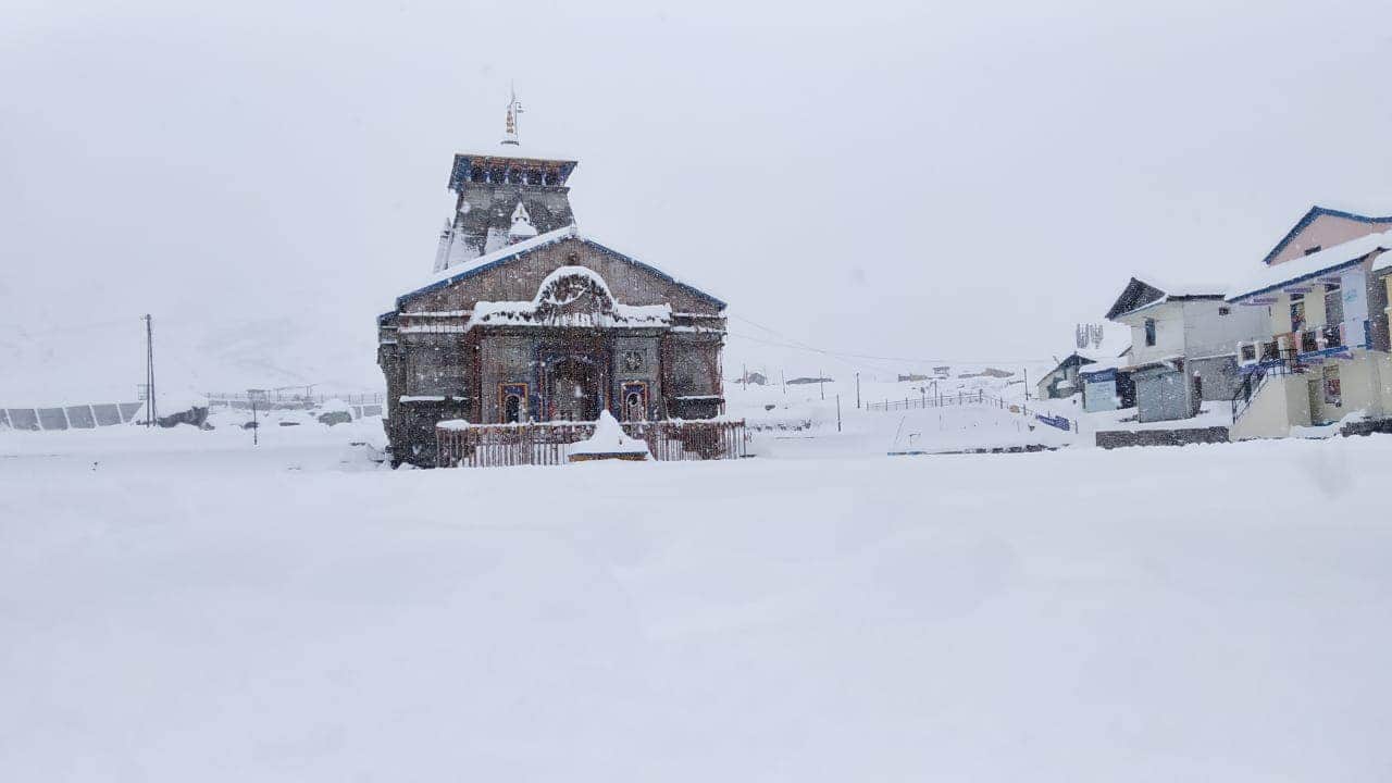 Badri-Kedardham covered with snow white sheet photos